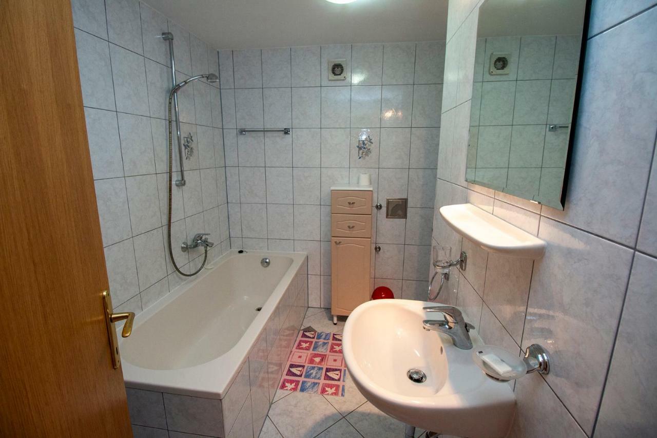 Apartmani Vrljicak Omiš Exteriör bild